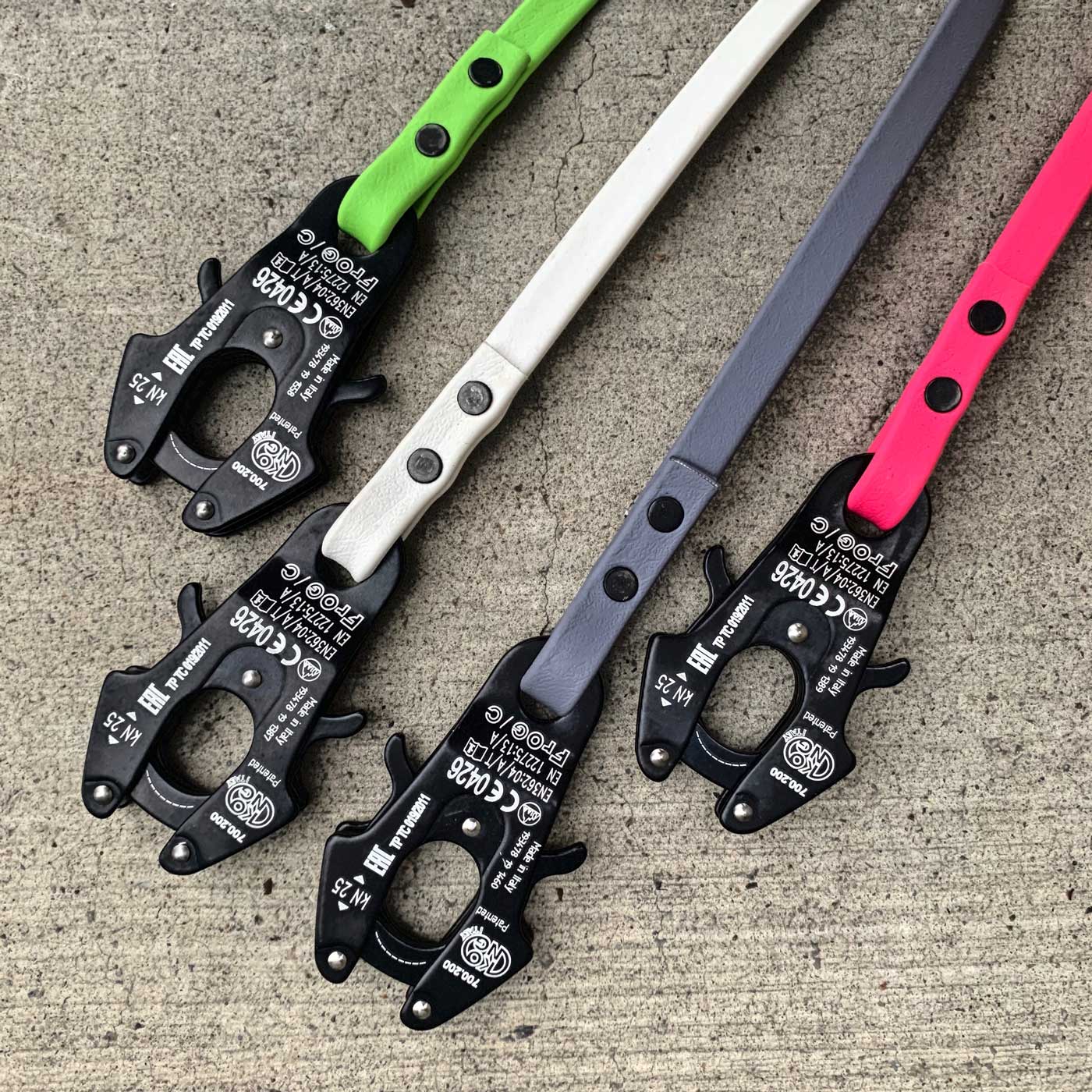 kong frog clip dog leash ball indestructible k9 ops k9ops